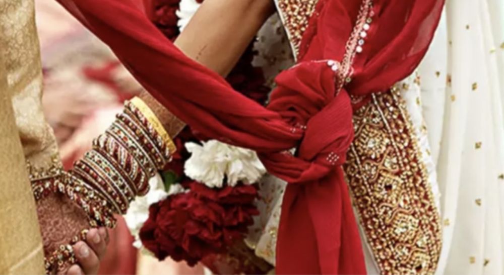 Ragazza indiana rifiuta il matrimonio e denuncia i familiari, lieto fine