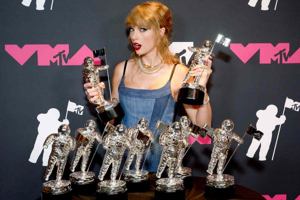 TAYLOR SWIFT SBANCA GLI MTW AWARDS